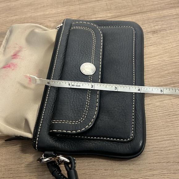 Coach, black leather wristlet - Picture 16 of 16